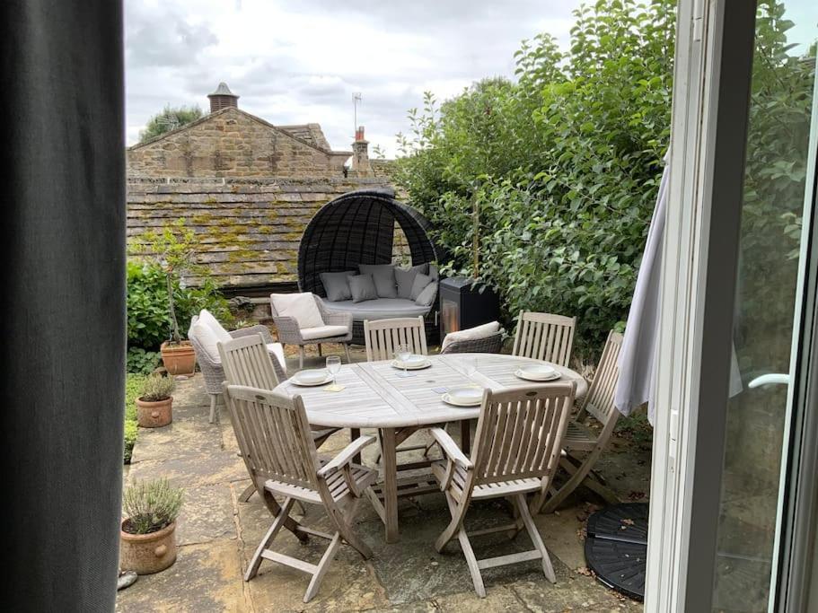 Luxury Barn Conversion At Rudding Harrogate Esterno foto